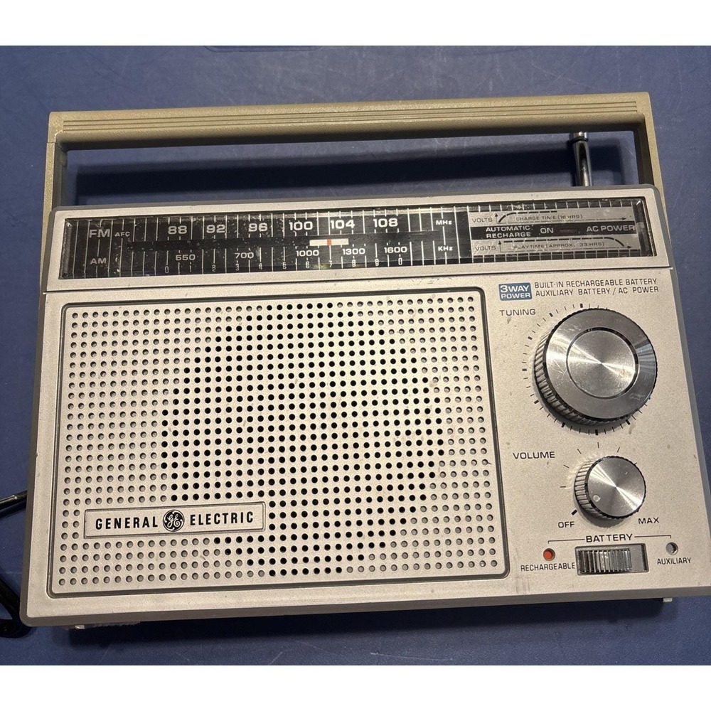 GE 7-2854A AM FM Portable Radio FullyTested and works.  Handle is cracked